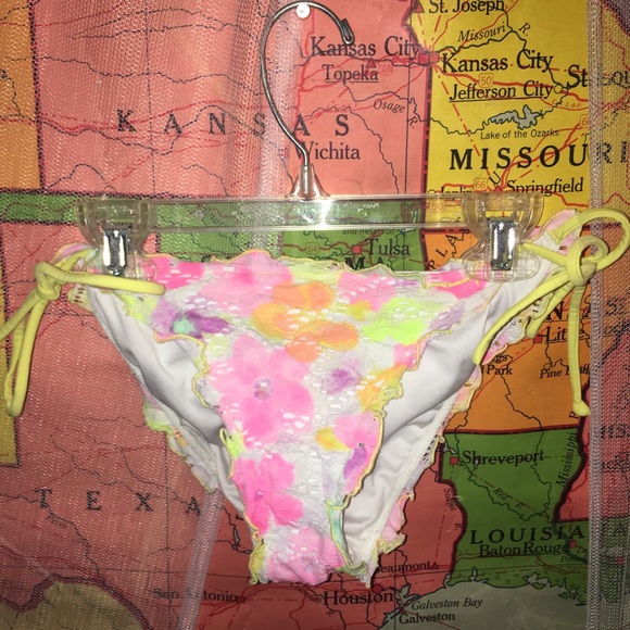 Adorable 2-Piece Victoria’s Secret Bathing Suit - Picture 4 of 7